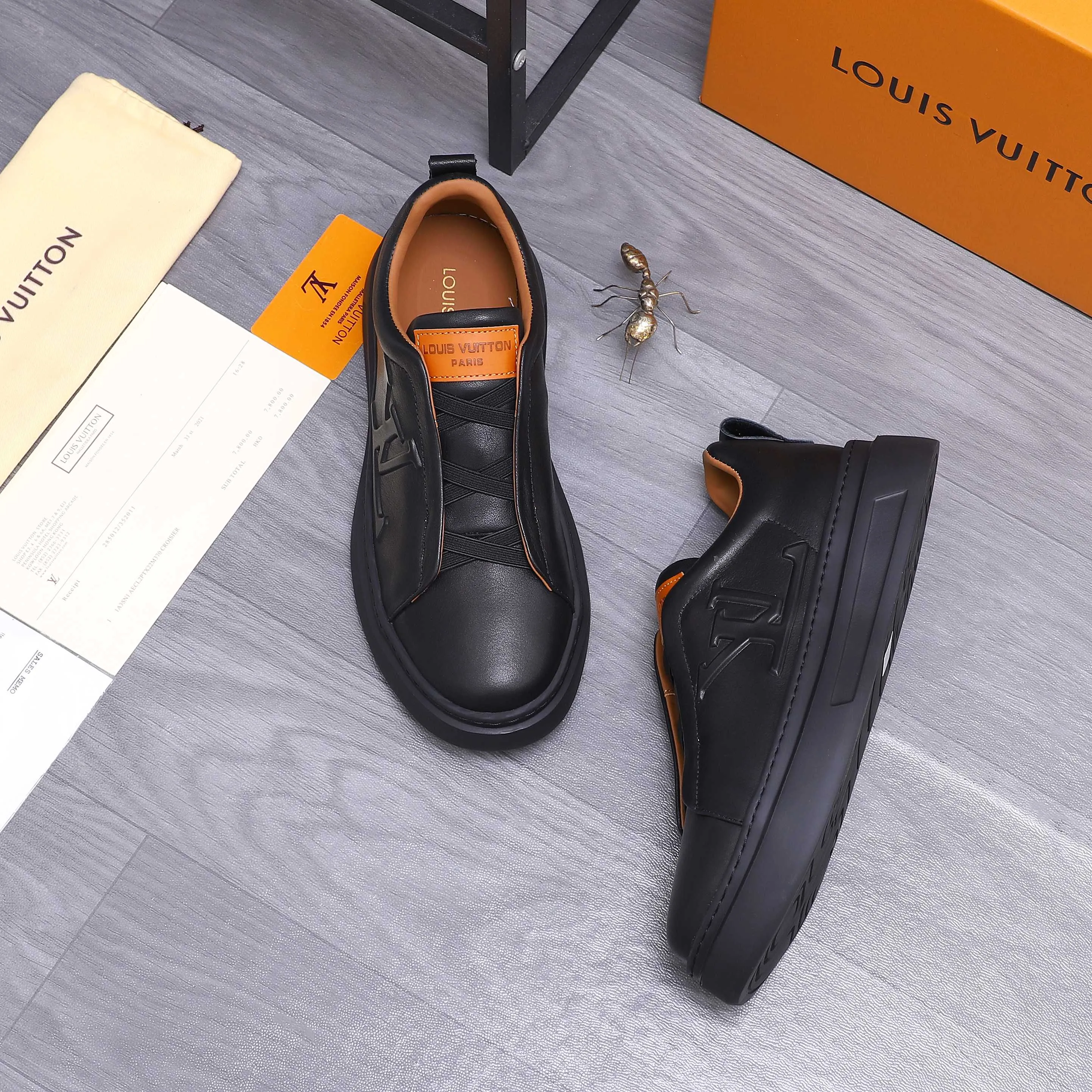 Men's shoes 💰p480 Product trademark: LV "Louis Vuitton" business casual men's shoes Regular size: 38-44 Product materials: Selected high-quality cowhide upper, cowhide lining, rubber outsole